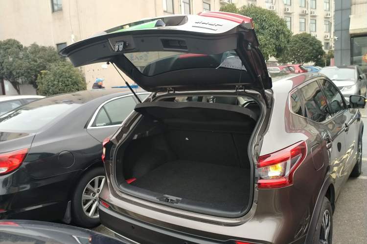 Used Nissan Qashqai 2019 2.0L CVT Luxury Edition Trunk
