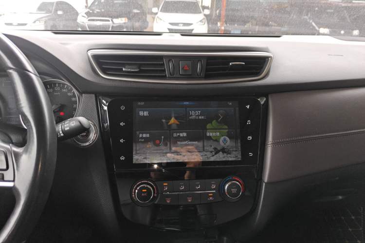 Used Nissan Qashqai 2019 2.0L CVT Luxury Edition Audio And AC Panel