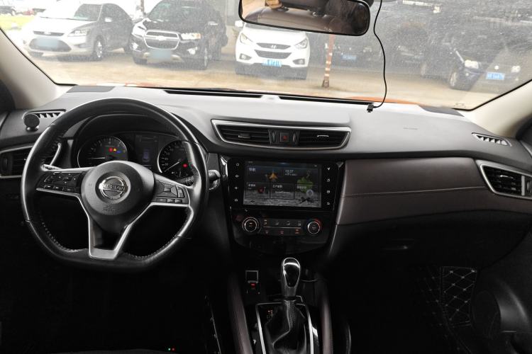 Used Nissan Qashqai 2019 2.0L CVT Luxury Edition Center Console