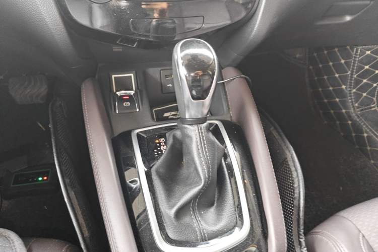 Used Nissan Qashqai 2019 2.0L CVT Luxury Edition Gear Lever