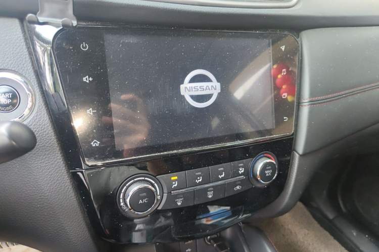 Used Nissan Qashqai 2019 2.0L CVT Luxury Edition Audio And AC Panel