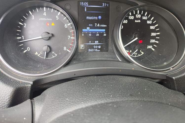 Used Nissan Qashqai 2019 2.0L CVT Luxury Edition Odometer Close Up