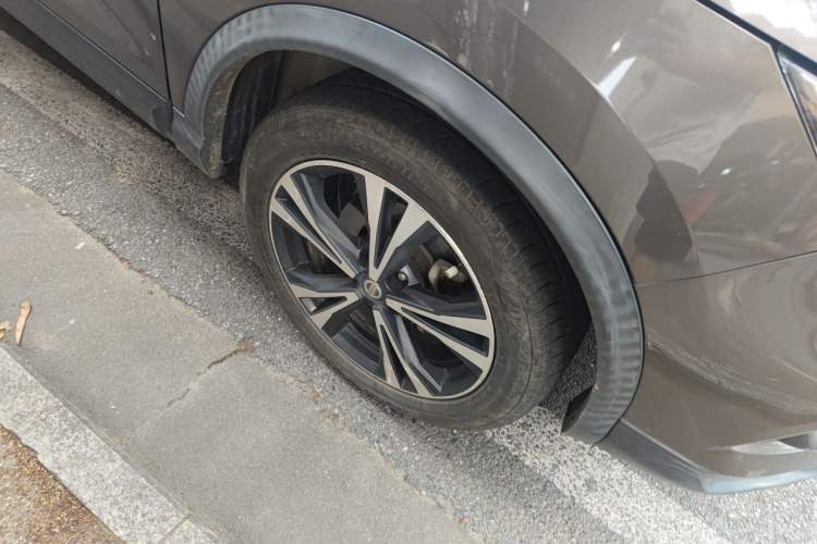 Used Nissan Qashqai 2019 2.0L CVT Luxury Edition Right Front Wheel Hub