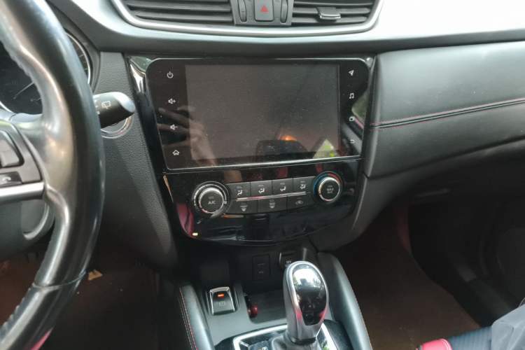 Used Nissan Qashqai 2019 2.0L CVT Luxury Edition Audio And AC Panel