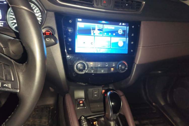 Used Nissan Qashqai 2019 2.0L CVT Luxury Edition Audio And AC Panel