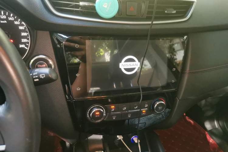 Used Nissan Qashqai 2019 2.0L CVT Luxury Edition Audio And AC Panel