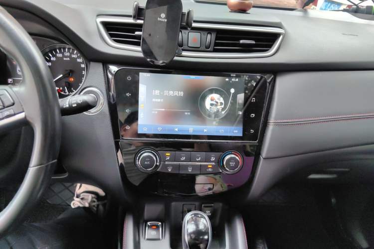 Used Nissan Qashqai 2019 2.0L CVT Luxury Edition Audio And AC Panel