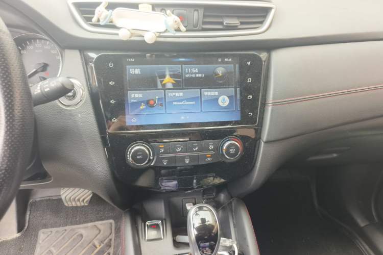 Used Nissan Qashqai 2019 2.0L CVT Luxury Edition Audio And AC Panel