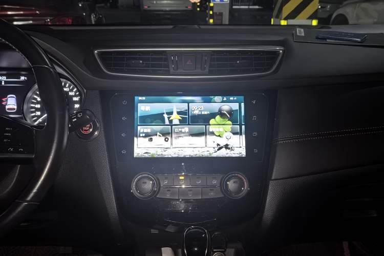 Used Nissan Qashqai 2019 2.0L CVT Luxury Edition Audio And AC Panel