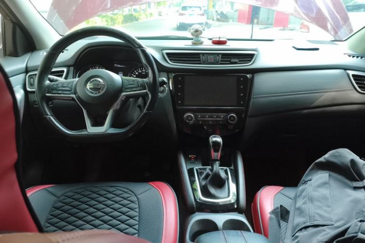 Used Nissan Qashqai 2019 2.0L CVT Luxury Edition Center Console