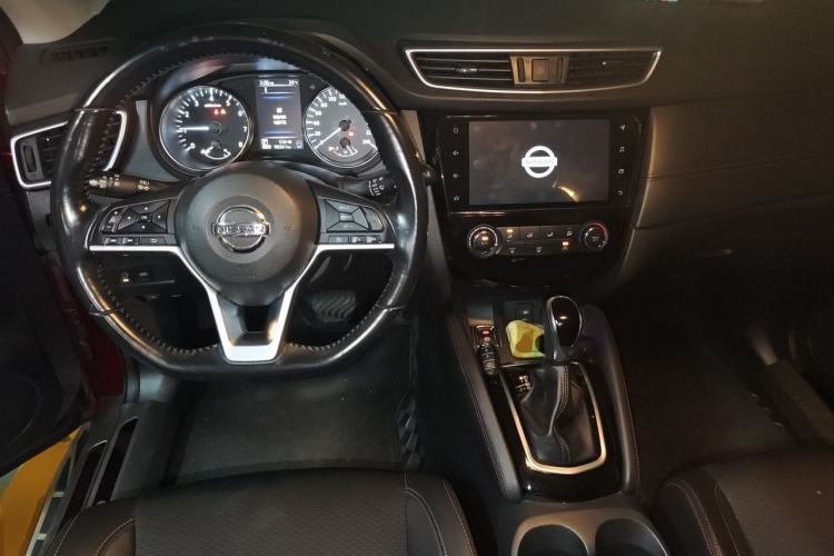 Used Nissan Qashqai 2019 2.0L CVT Luxury Edition Center Console