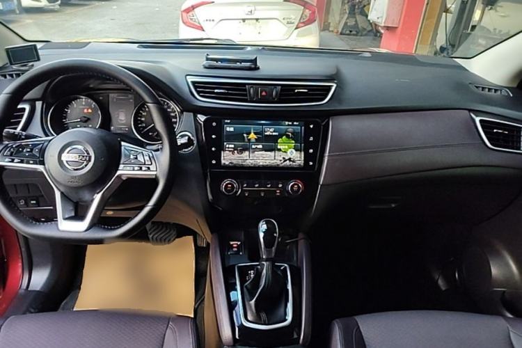 Used Nissan Qashqai 2019 2.0L CVT Luxury Edition Center Console