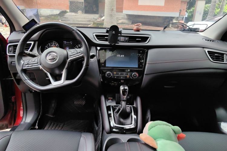 Used Nissan Qashqai 2019 2.0L CVT Luxury Edition Center Console