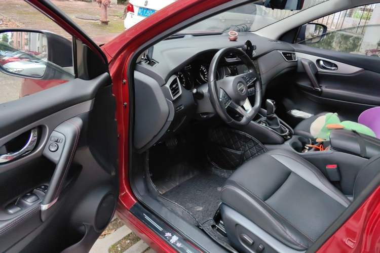 Used Nissan Qashqai 2019 2.0L CVT Luxury Edition Driver Seat