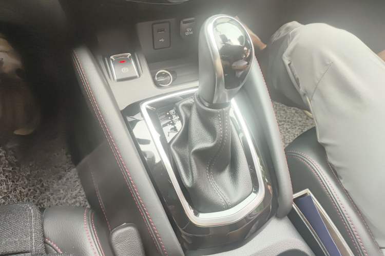 Used Nissan Qashqai 2019 2.0L CVT Luxury Edition Gear Lever