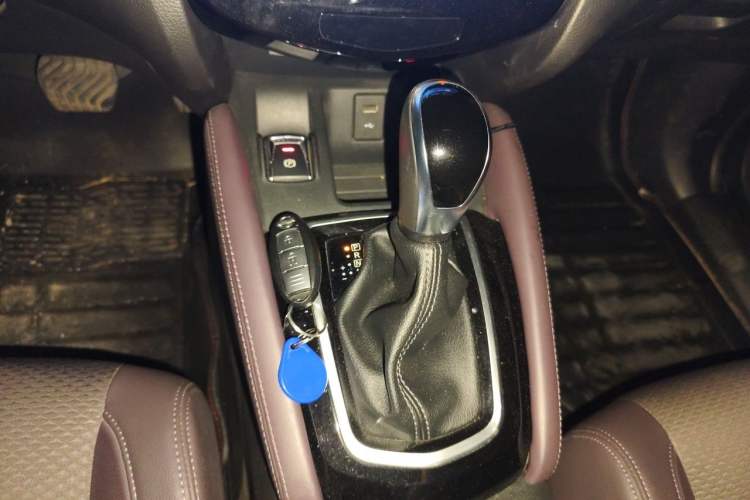 Used Nissan Qashqai 2019 2.0L CVT Luxury Edition Gear Lever