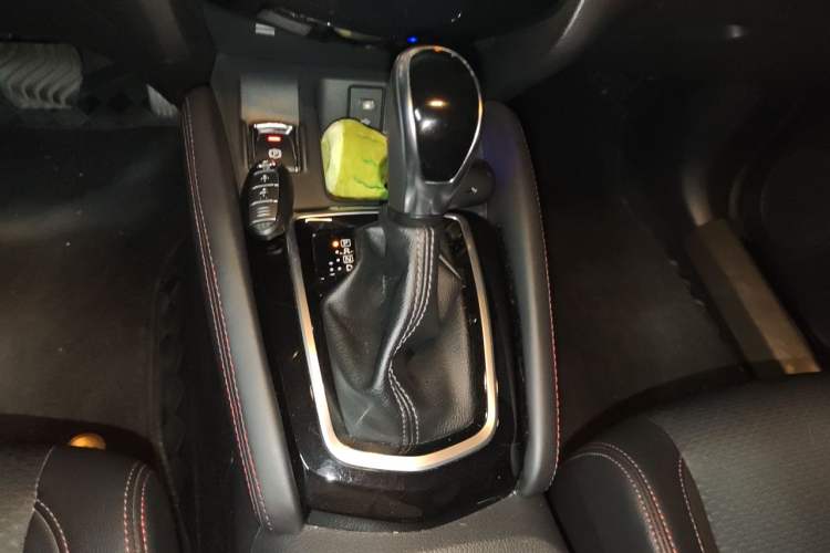 Used Nissan Qashqai 2019 2.0L CVT Luxury Edition Gear Lever