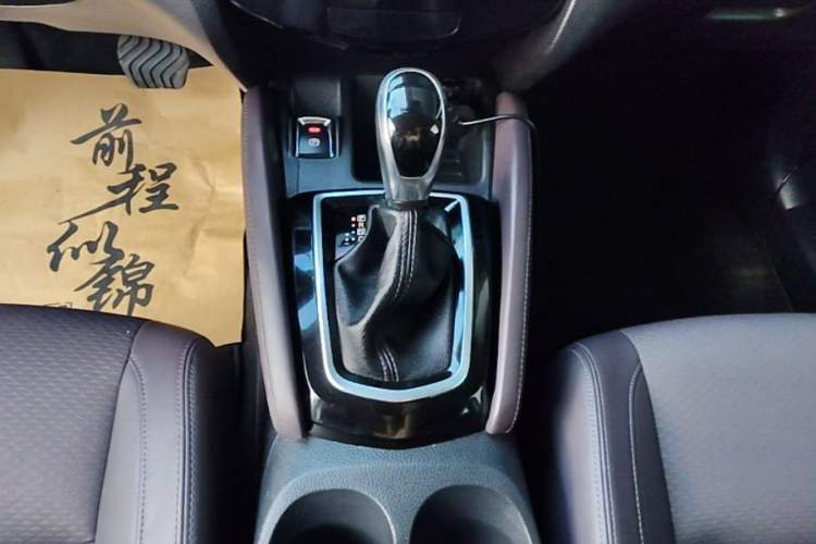 Used Nissan Qashqai 2019 2.0L CVT Luxury Edition Gear Lever