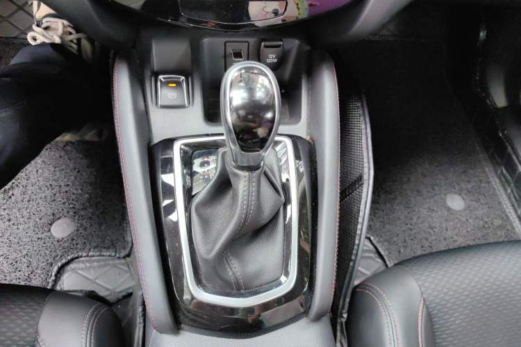 Used Nissan Qashqai 2019 2.0L CVT Luxury Edition Gear Lever