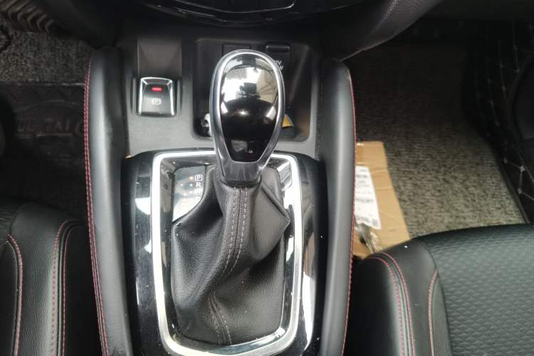 Used Nissan Qashqai 2019 2.0L CVT Luxury Edition Gear Lever