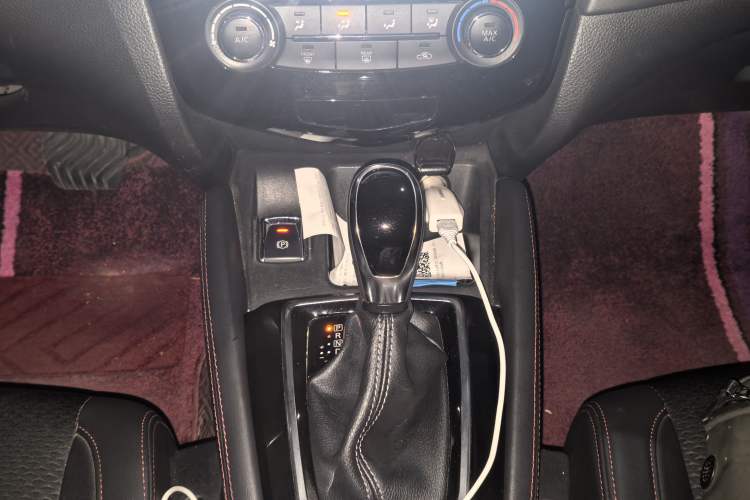 Used Nissan Qashqai 2019 2.0L CVT Luxury Edition Gear Lever