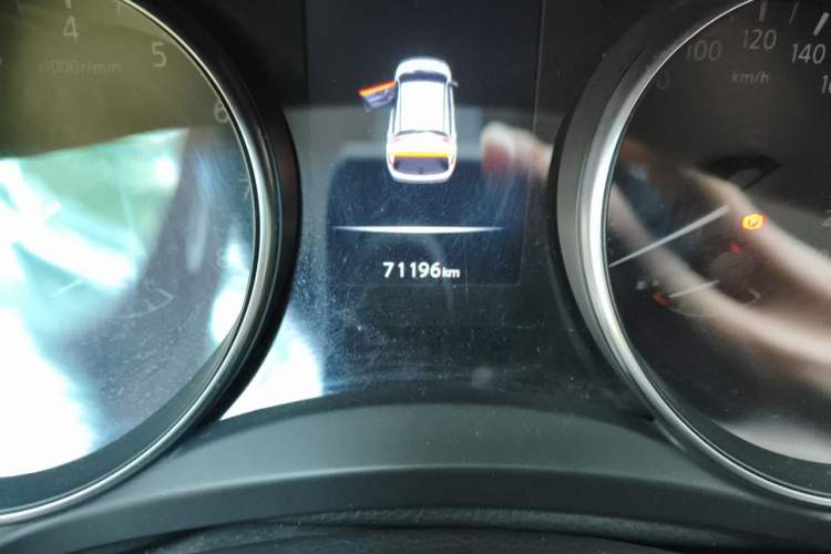 Used Nissan Qashqai 2019 2.0L CVT Luxury Edition Odometer Close Up