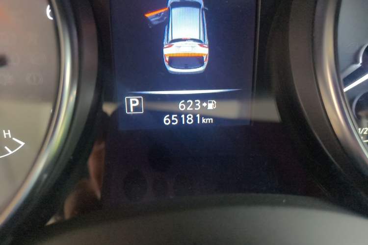 Used Nissan Qashqai 2019 2.0L CVT Luxury Edition Odometer Close Up