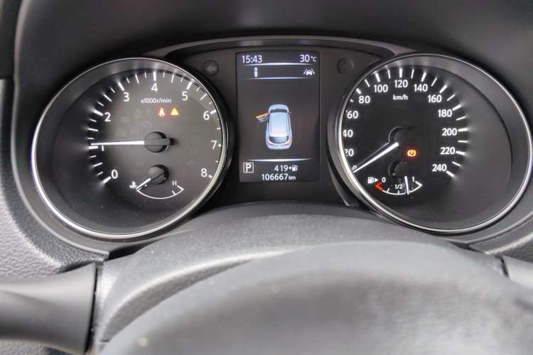 Used Nissan Qashqai 2019 2.0L CVT Luxury Edition Odometer Close Up