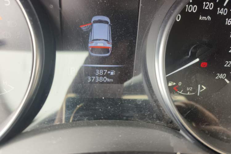 Used Nissan Qashqai 2019 2.0L CVT Luxury Edition Odometer Close Up