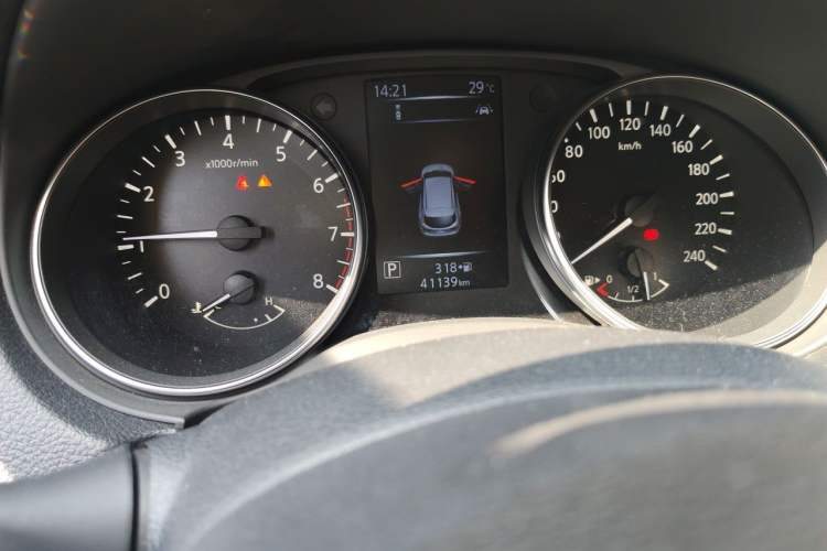 Used Nissan Qashqai 2019 2.0L CVT Luxury Edition Odometer Close Up