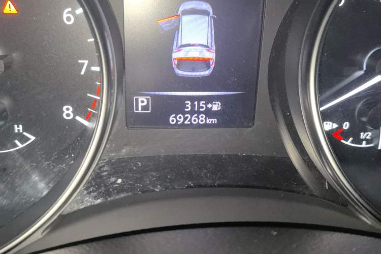Used Nissan Qashqai 2019 2.0L CVT Luxury Edition Odometer Close Up