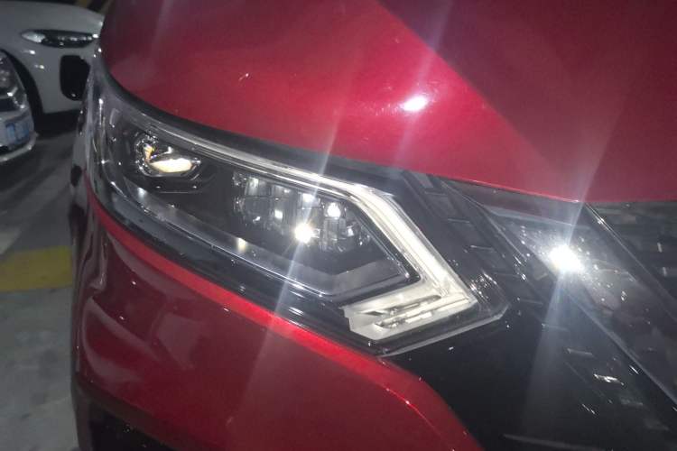 Used Nissan Qashqai 2019 2.0L CVT Luxury Edition Right Front Headlight