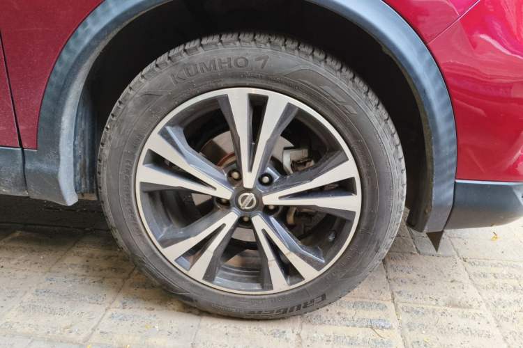 Used Nissan Qashqai 2019 2.0L CVT Luxury Edition Right Front Wheel Hub