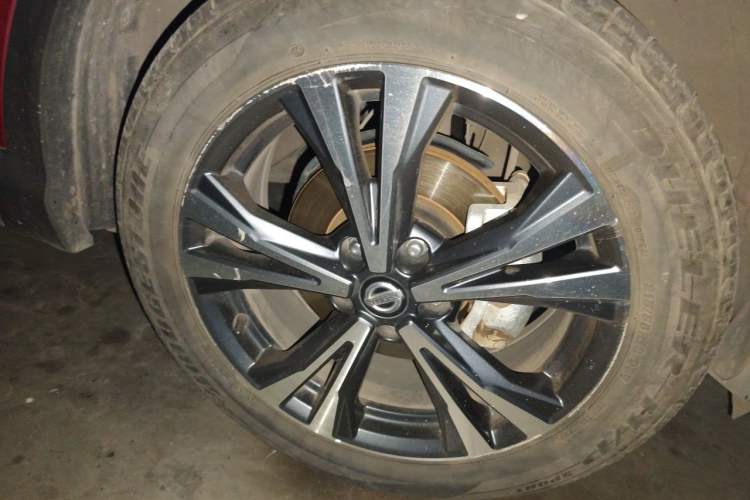 Used Nissan Qashqai 2019 2.0L CVT Luxury Edition Right Front Wheel Hub