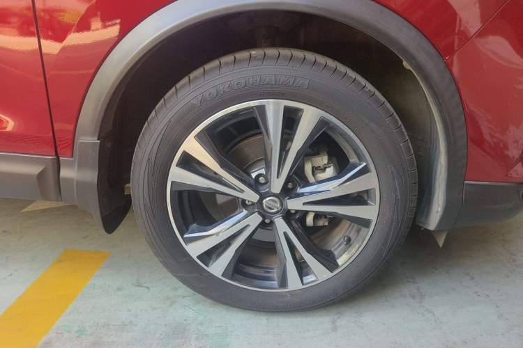 Used Nissan Qashqai 2019 2.0L CVT Luxury Edition Right Front Wheel Hub