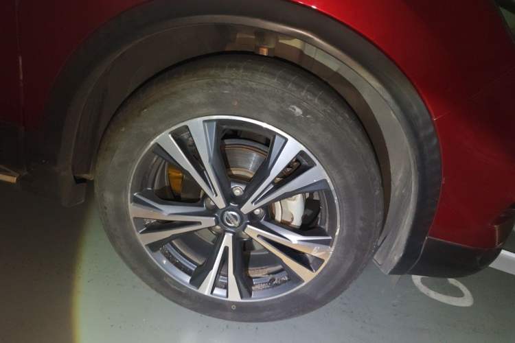 Used Nissan Qashqai 2019 2.0L CVT Luxury Edition Right Front Wheel Hub