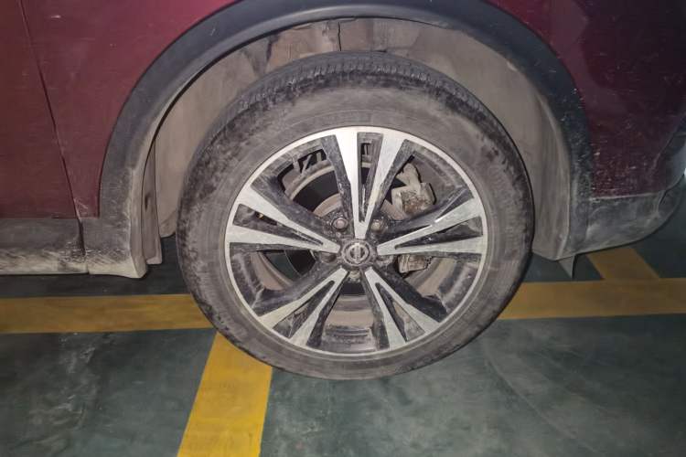 Used Nissan Qashqai 2019 2.0L CVT Luxury Edition Right Front Wheel Hub