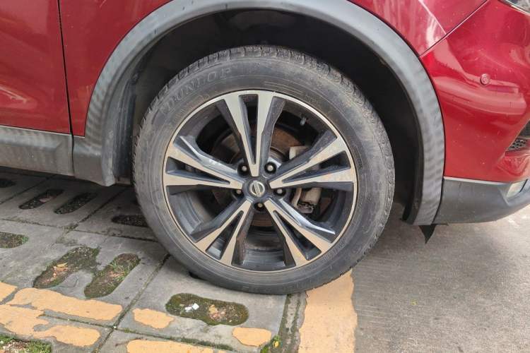 Used Nissan Qashqai 2019 2.0L CVT Luxury Edition Right Front Wheel Hub