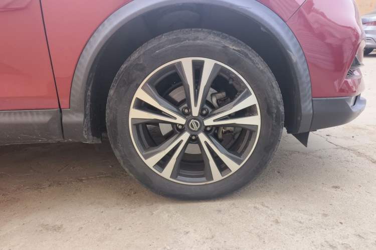 Used Nissan Qashqai 2019 2.0L CVT Luxury Edition Right Front Wheel Hub