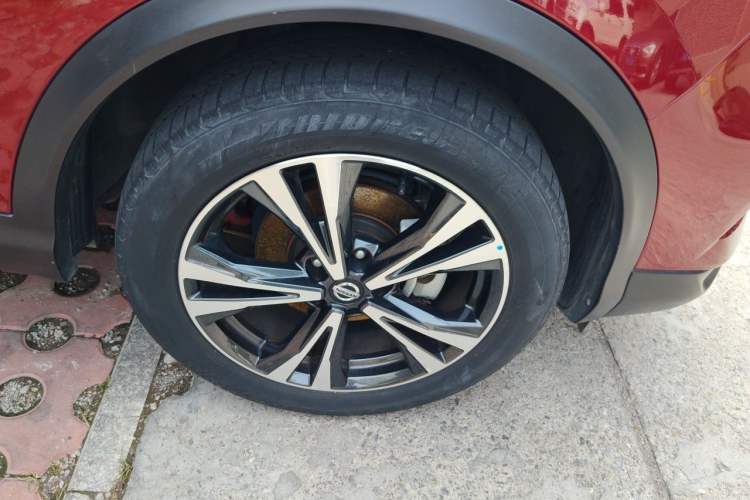 Used Nissan Qashqai 2019 2.0L CVT Luxury Edition Right Front Wheel Hub