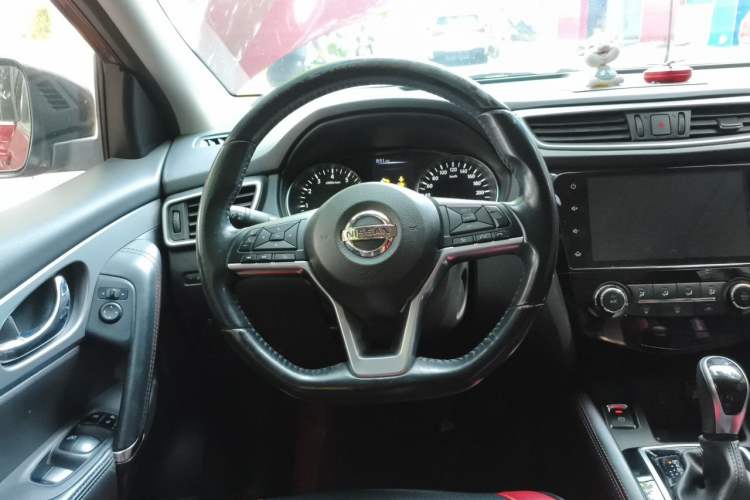 Used Nissan Qashqai 2019 2.0L CVT Luxury Edition Steering Wheel