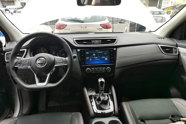 Used Nissan Qashqai 2019 2.0L CVT Luxury Edition Center Console