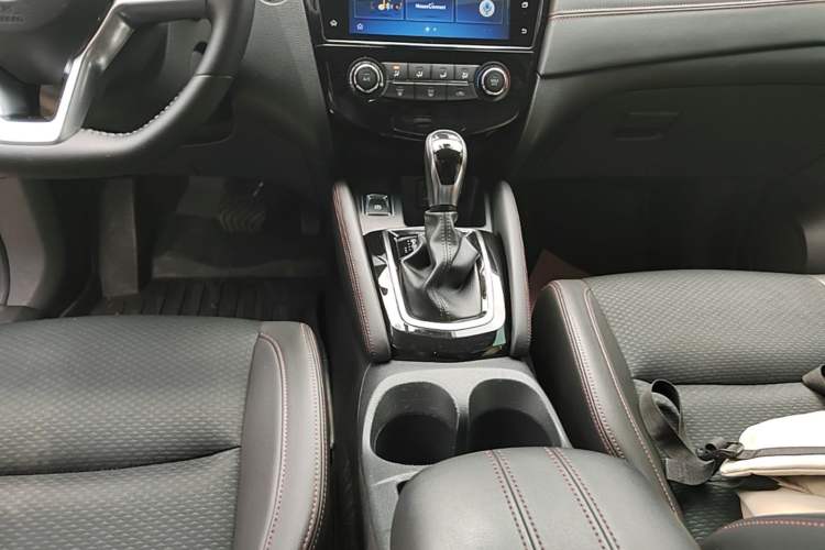 Used Nissan Qashqai 2019 2.0L CVT Luxury Edition Gear Lever