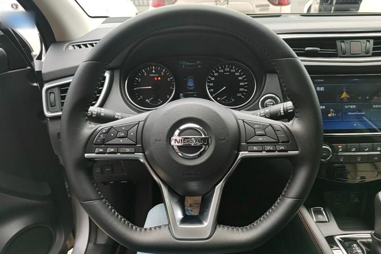 Used Nissan Qashqai 2019 2.0L CVT Luxury Edition Steering Wheel