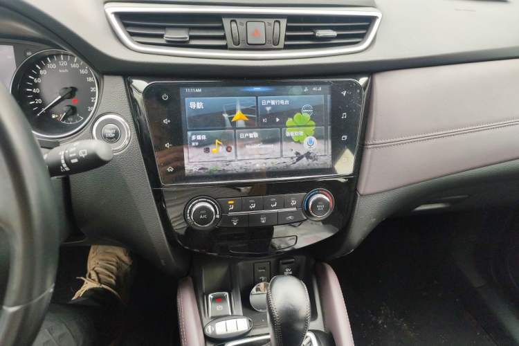 Used Nissan Qashqai 2019 2.0L CVT Luxury Edition Audio And AC Panel