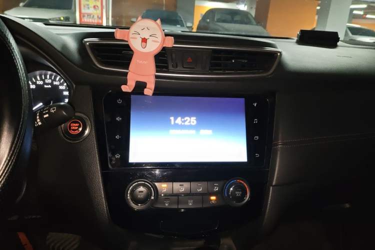 Used Nissan Qashqai 2019 2.0L CVT Luxury Edition Audio And AC Panel