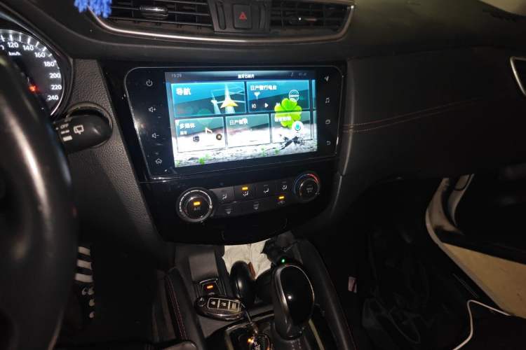 Used Nissan Qashqai 2019 2.0L CVT Luxury Edition Audio And AC Panel