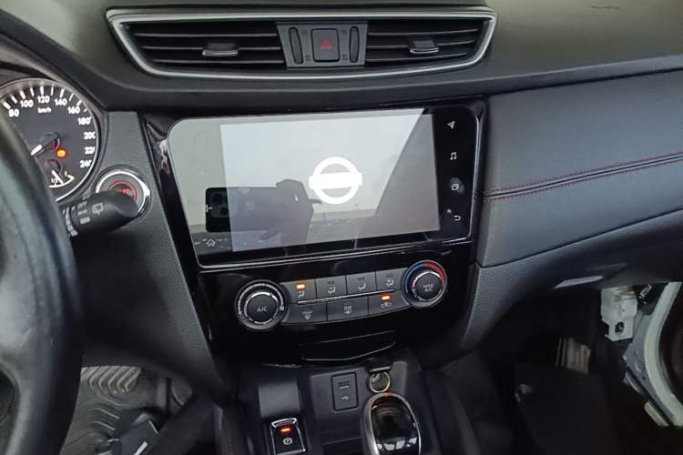 Used Nissan Qashqai 2019 2.0L CVT Luxury Edition Audio And AC Panel