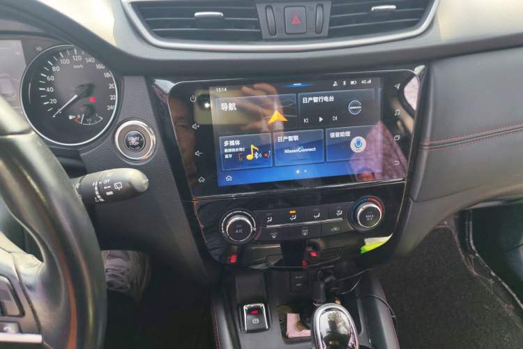 Used Nissan Qashqai 2019 2.0L CVT Luxury Edition Audio And AC Panel