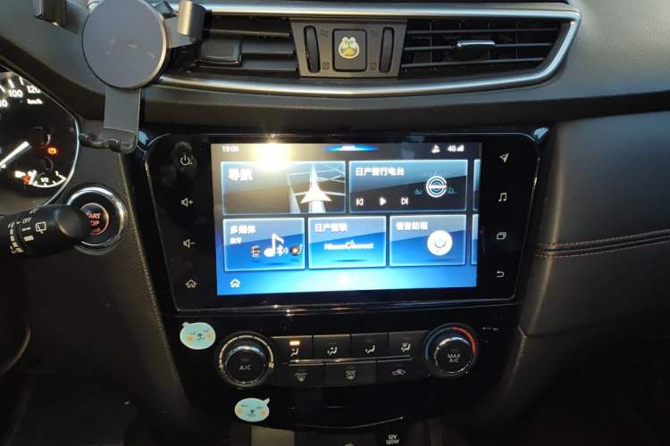 Used Nissan Qashqai 2019 2.0L CVT Luxury Edition Audio And AC Panel